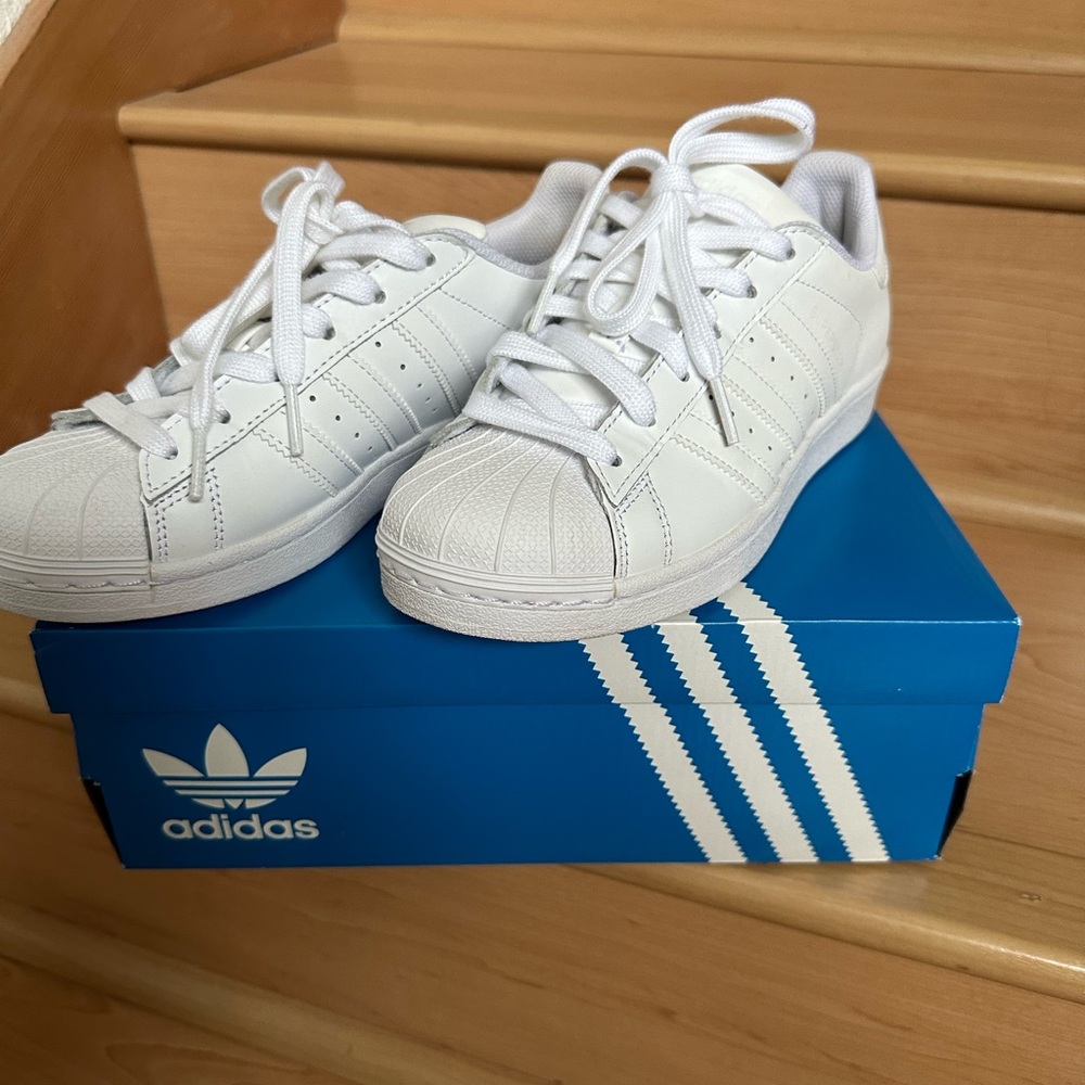 Adidas Superstar Shell Toe Kids White Sneakers Size 4Y (fits like a women’s 6.5)